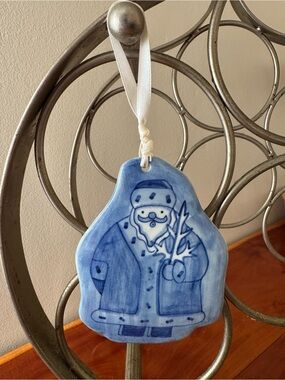 VTG delft blue ceramic Santa ornament